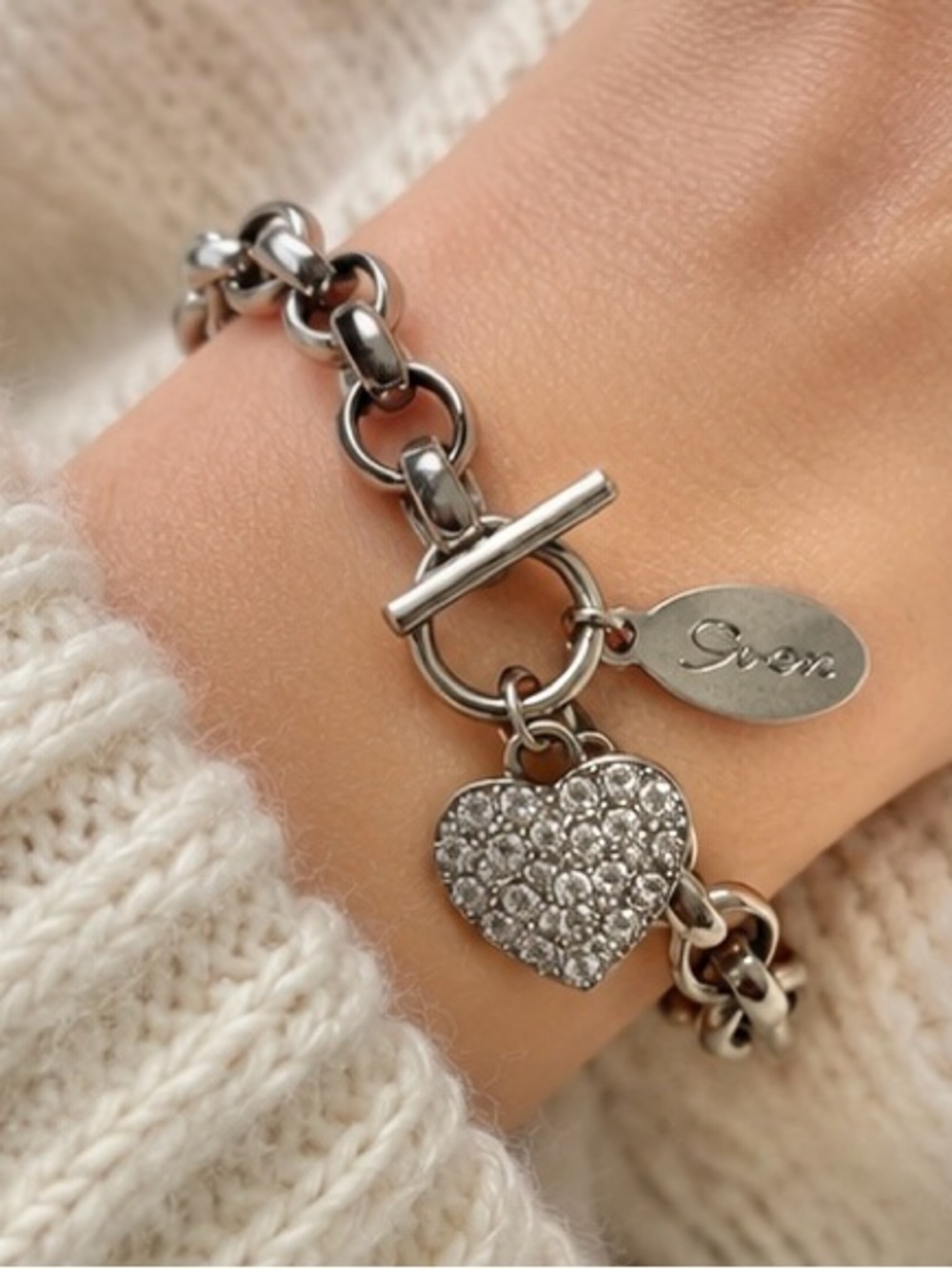 Vintage Guess Silver-Tone Rhinestone Heart Charm Chunky Bracelet Toggle Clasp